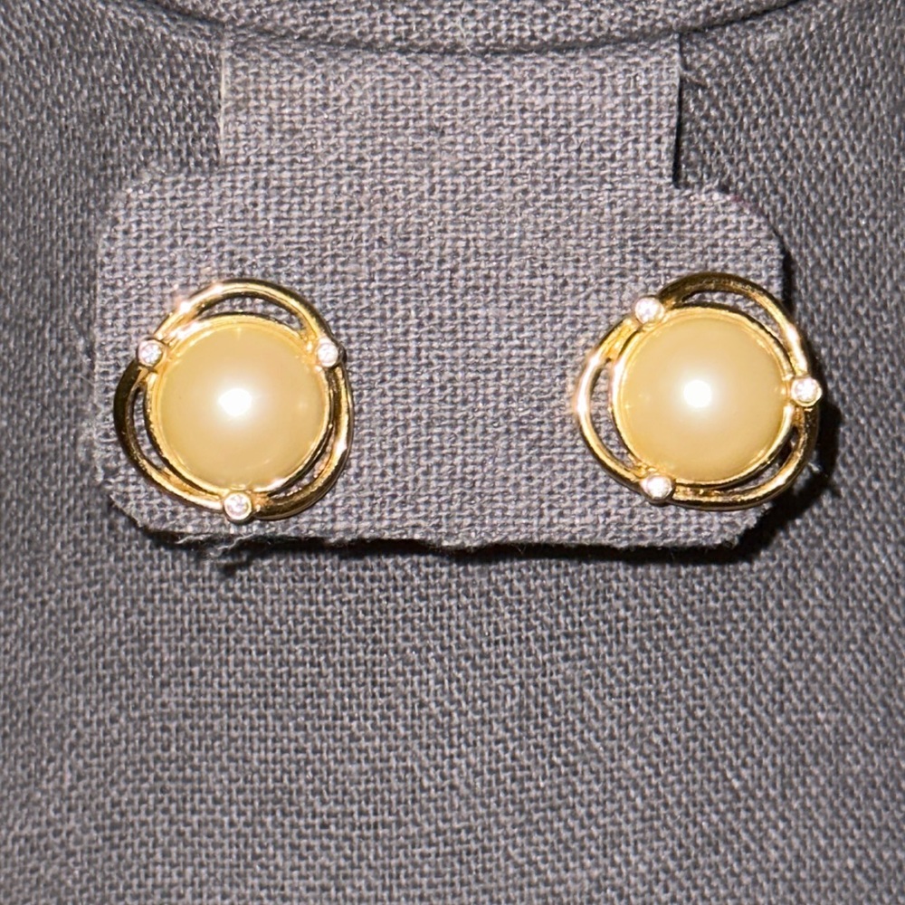 Stunningly gorgeous Monet earrings
